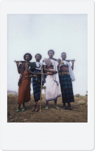 Nagi Yoshida（ヨシダナギ）がスリ族をチェキで撮影！World Cheki Snap 〜エチオピア篇〜 0114_wcs_7-320x506 
