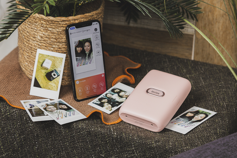 パーティーが大盛り上がり！スマホ用プリンター「“チェキ”instax mini