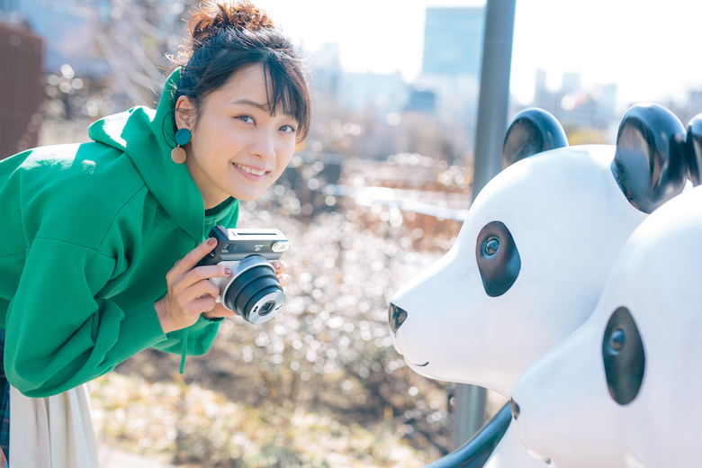 深川麻衣と一緒に“上野動物園”でチェキさんぽ – 【Cheki Press（チェキ