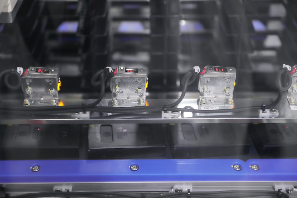 機械で検査を行っている様子