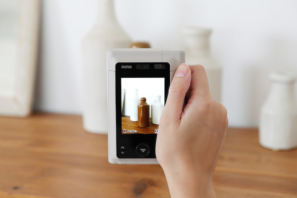 背面の液晶モニターの写真