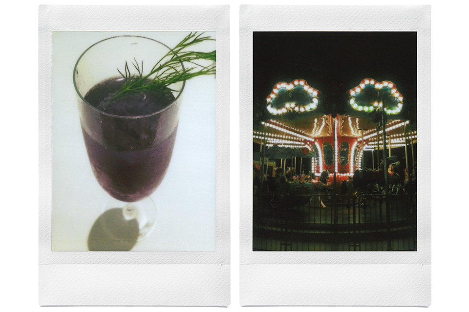 グラスドリンクやメリーゴーランドを撮影した画像を「instax-Rich mode™」でプリントしたチェキプリント