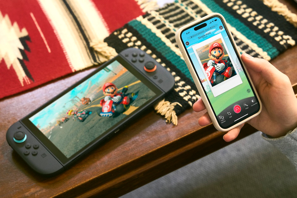 Nintendo Switch本体と専用アプリの画面