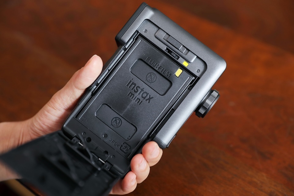 フィルムドアを開いた写真