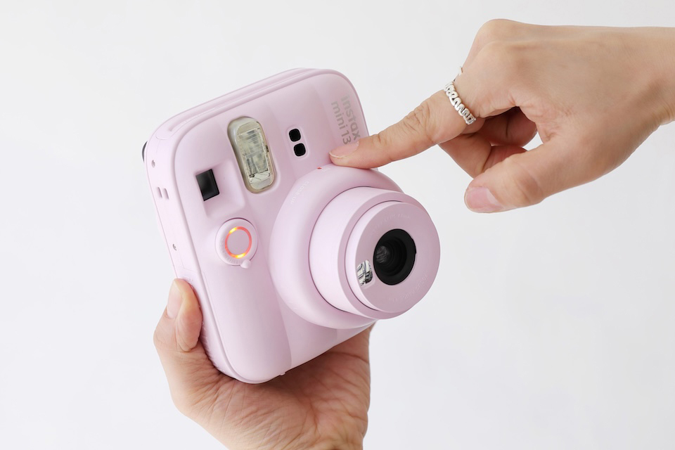 チェキ”instax mini 13™完全ガイド！特徴・使い方・失敗しない撮影の