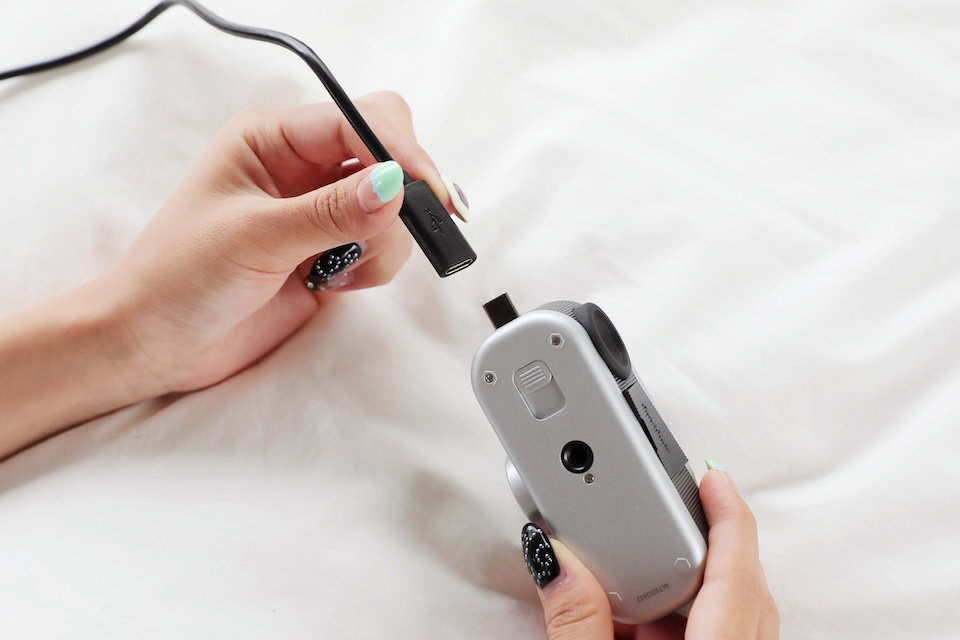 本体と付属のUSB Type-Cケーブル