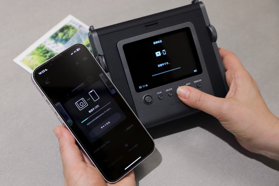 WIDE Evoとスマホに転送中の表示が出ている画面