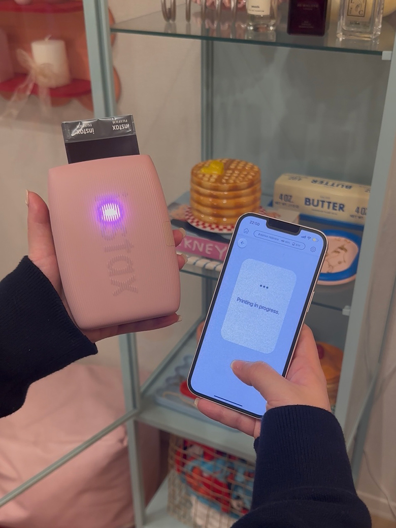 miniLink3と専用アプリを操作している写真