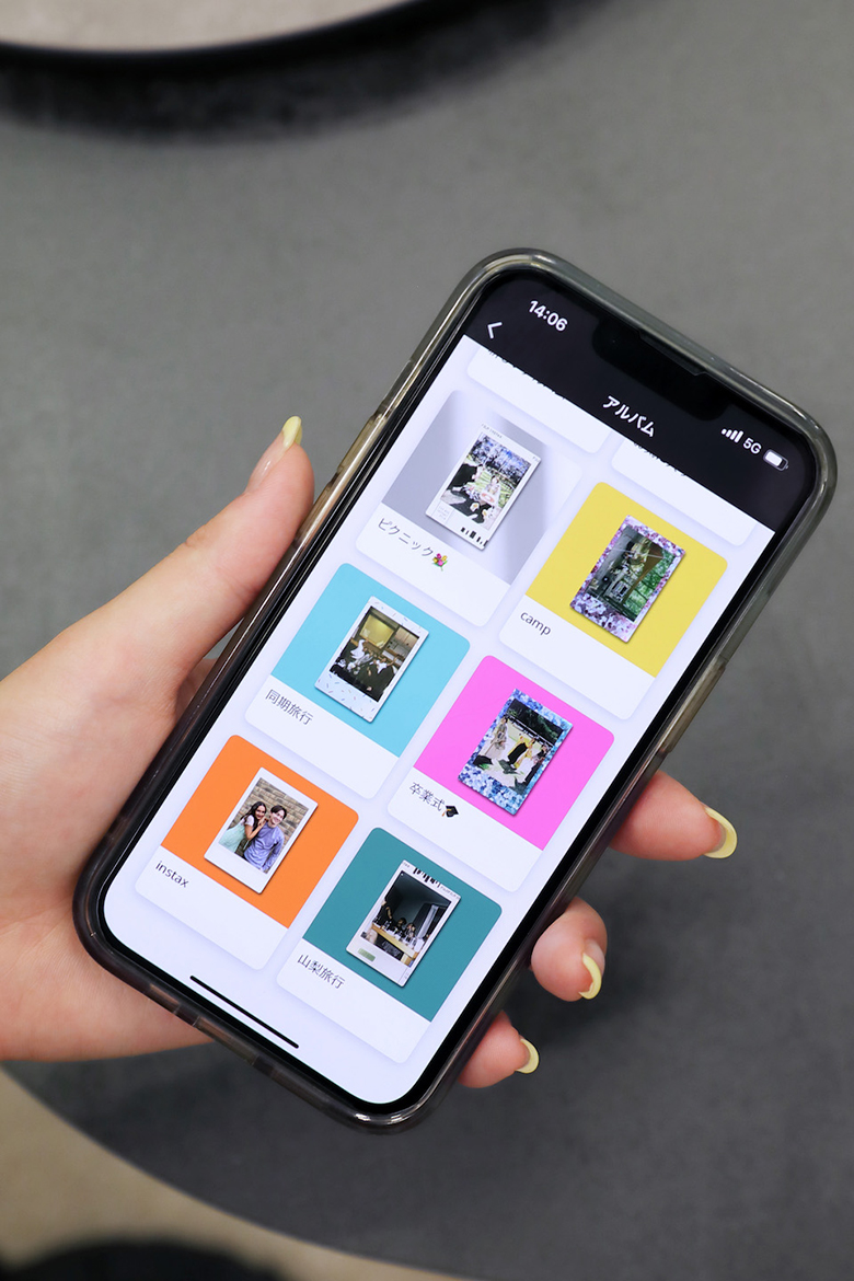 6つのアルバムが表示されているアプリの画面