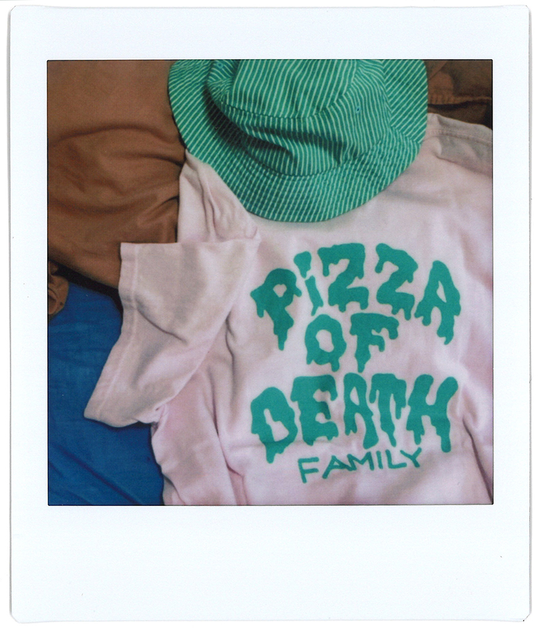 PIZZA OF DEATHのロゴが入ったTシャツの画像をチェキプリント