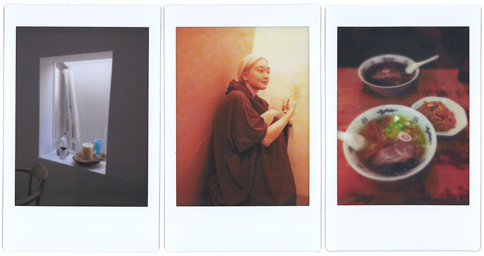 よもぎ蒸しや町中華の様子を撮影した3枚のチェキプリント