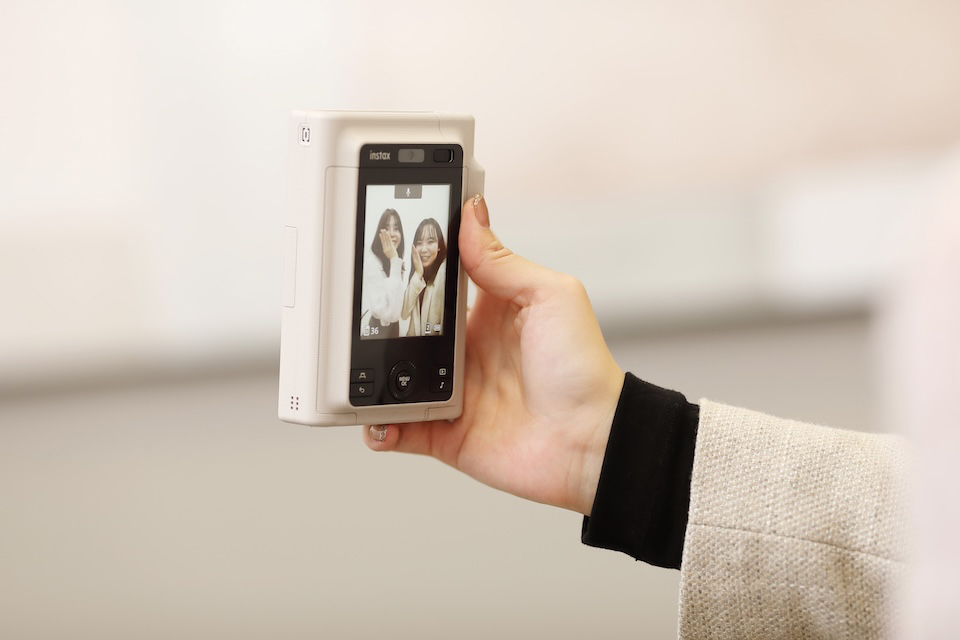 セルフィーを撮影している様子