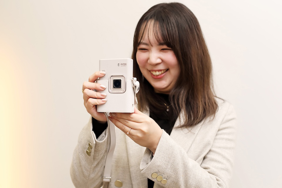 撮影している笑顔の髙橋さんの写真