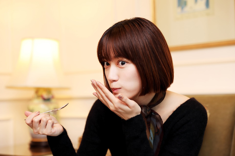 ケーキを食べている甲斐さん