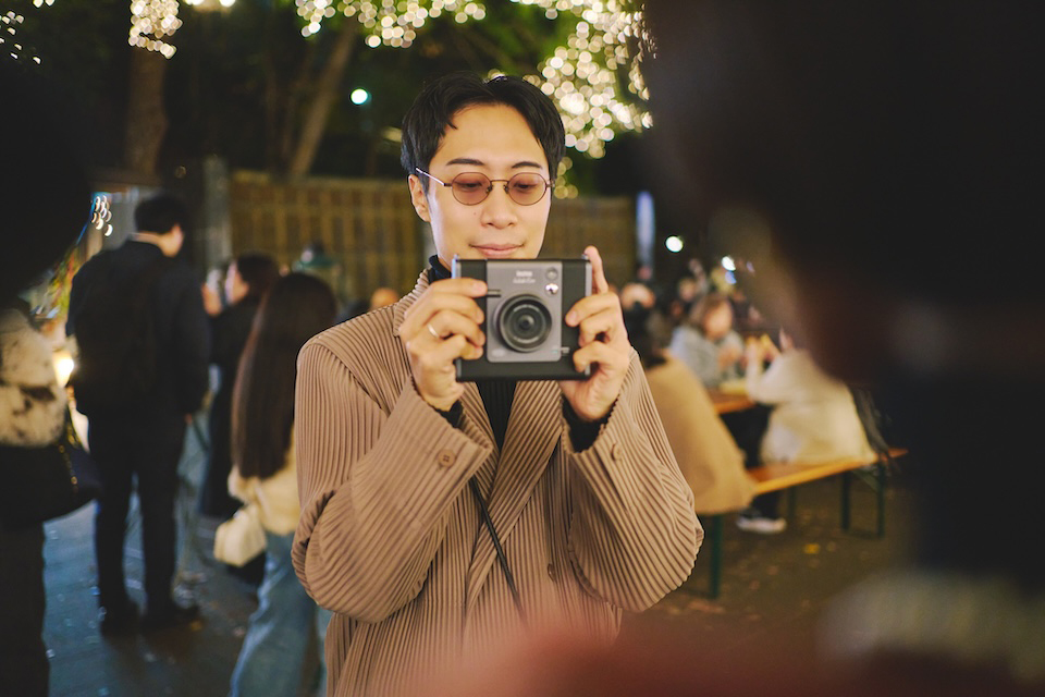 慎太郎さんがWIDE Evoで撮影している様子