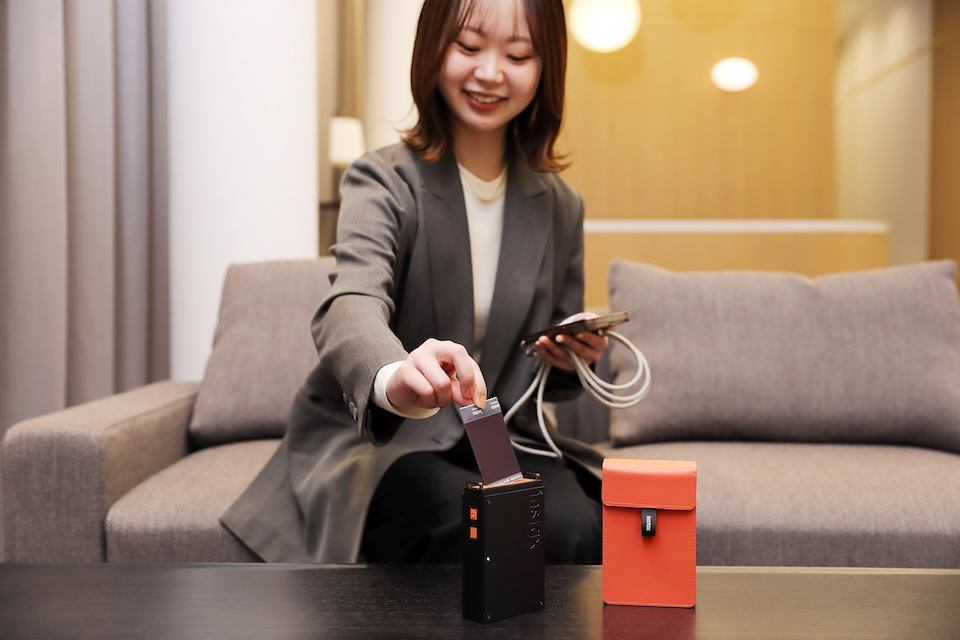 mini Link+でプリントしている吉田さんの写真