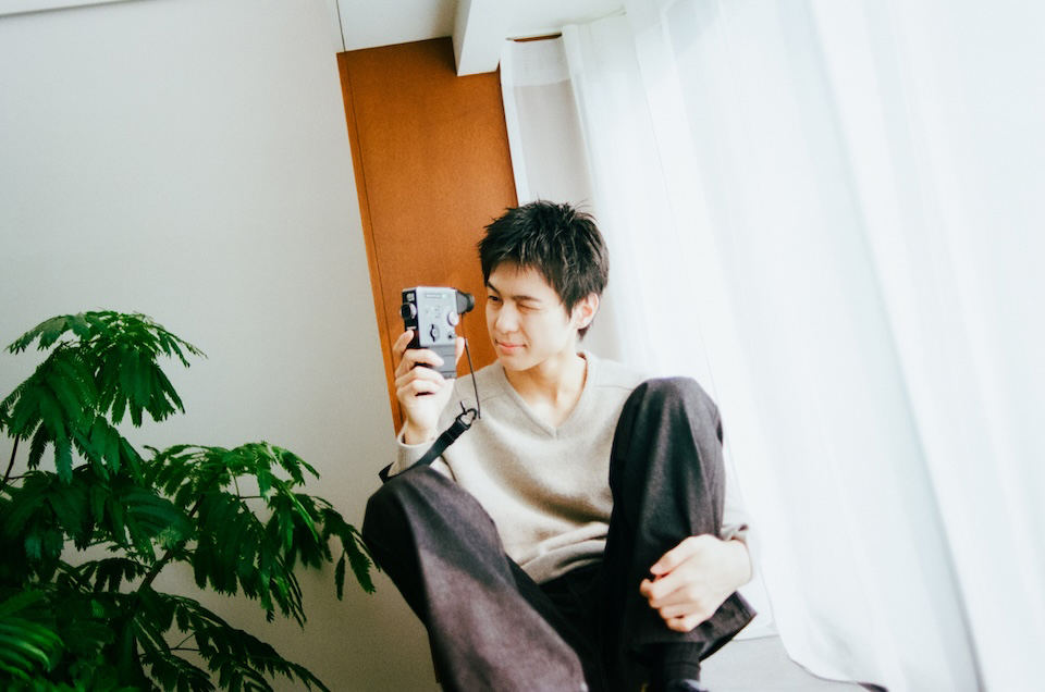 mini Evo Cinemaのモニターを確認している喜十郎さん
