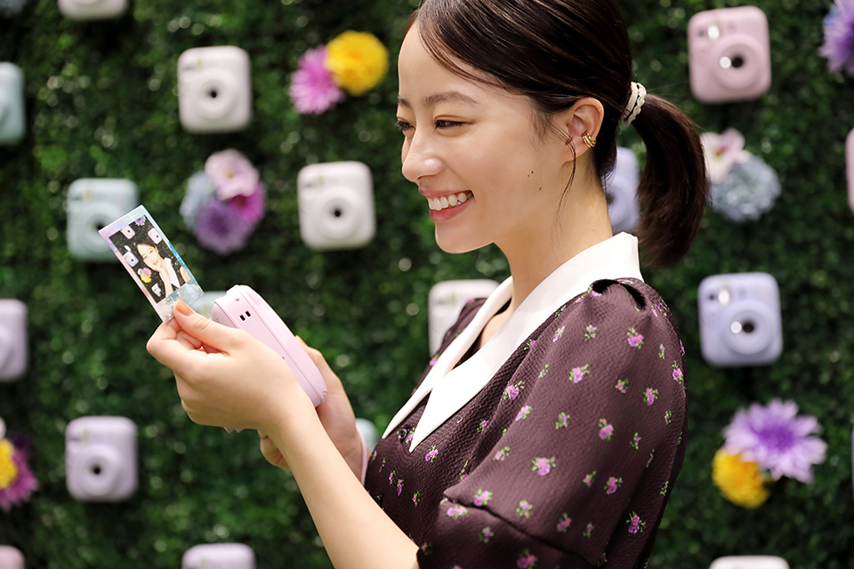 instax mini 13™ アンバサダー 池端 杏慈さんにインタビュー！instax