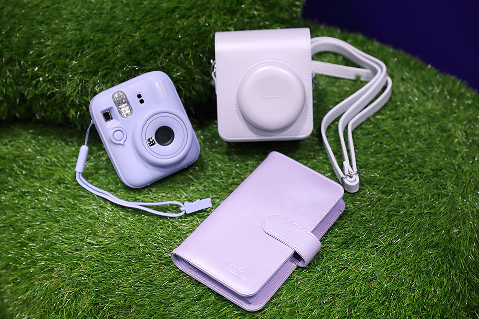 mini 13専用のカメラケースとminiフィルム用のアルバム