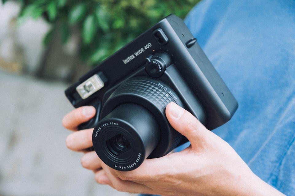 余白があるからカッコいい」。ミュージシャン・安部勇磨がinstax WIDE