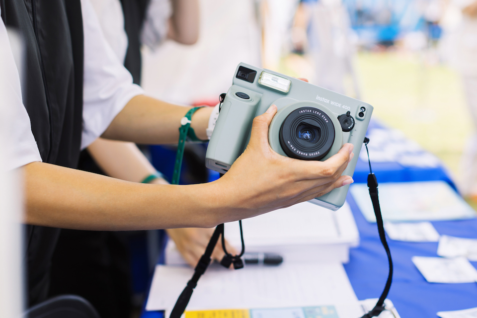 30周年のBshopとinstax™“チェキ”がコラボ！音楽からマーケット