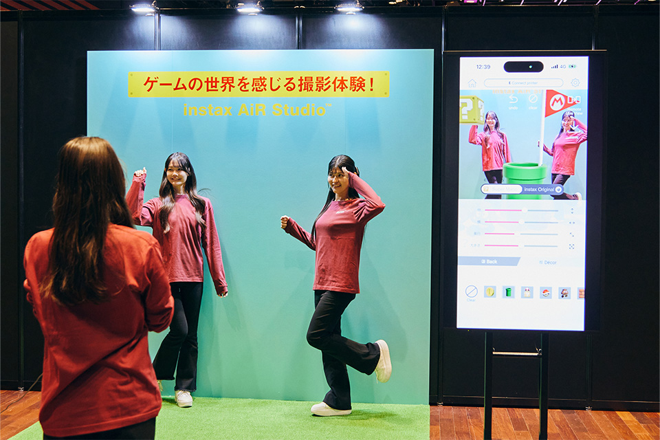 「スーパーマリオ」の世界の中で撮影ができるセット