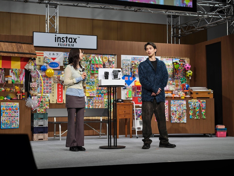 広瀬さんと横浜さんが登壇した発表会の様子