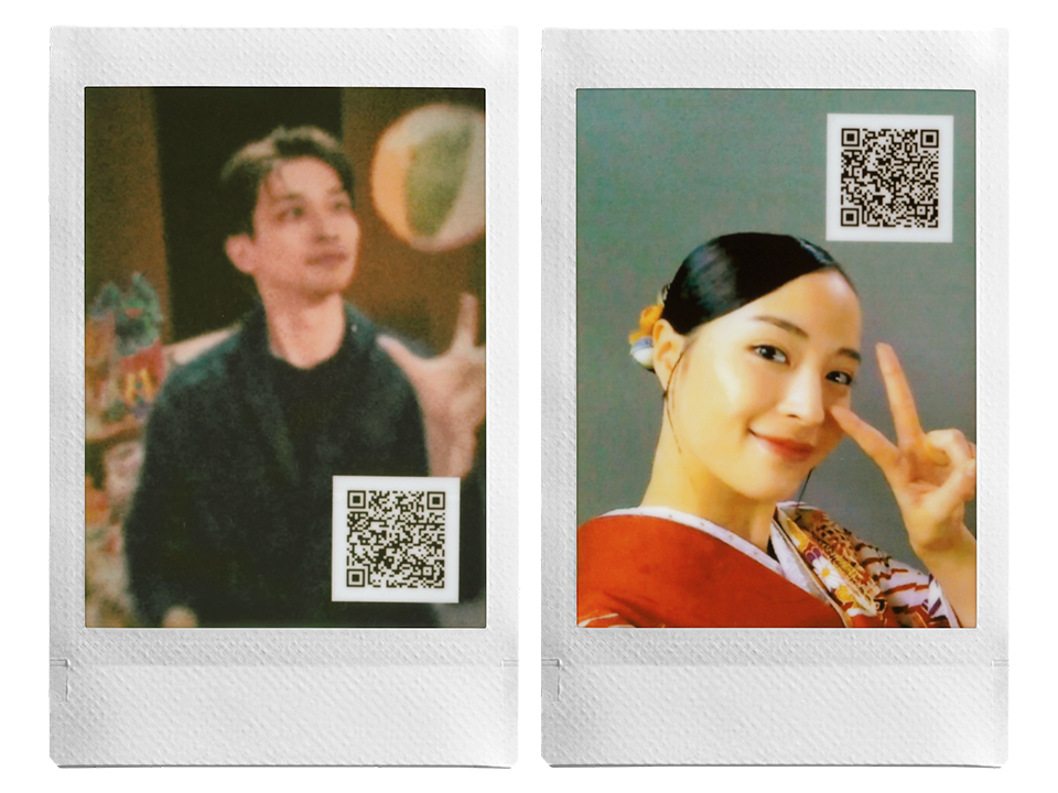 横浜さんと広瀬さんを1人ずつ撮影した2枚のチェキプリント