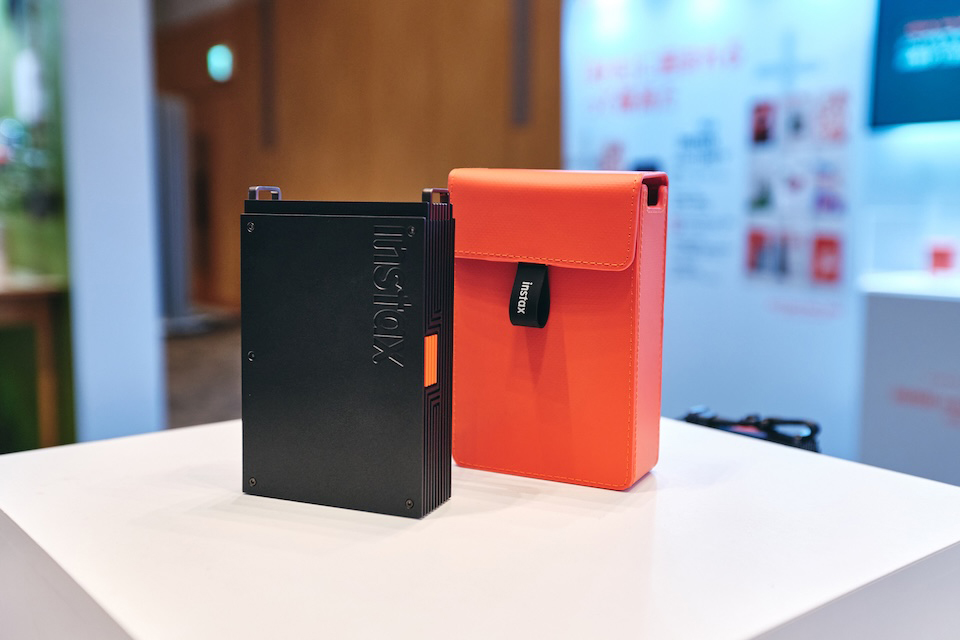 mini Link+本体と専用ケース