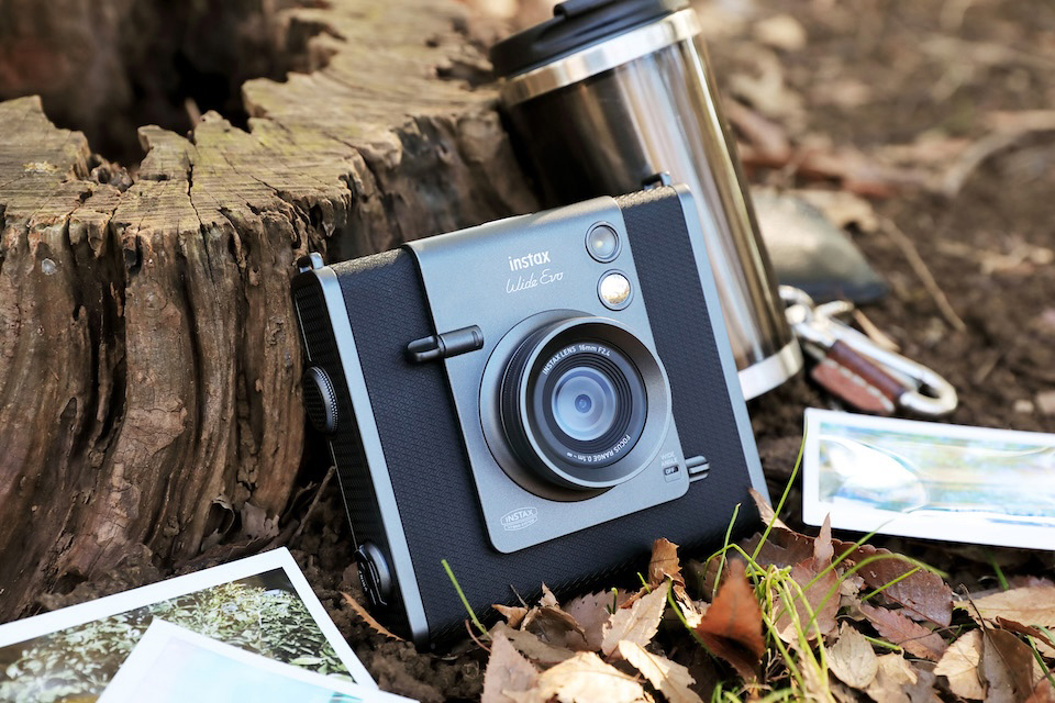 instax WIDE Evo™の写真