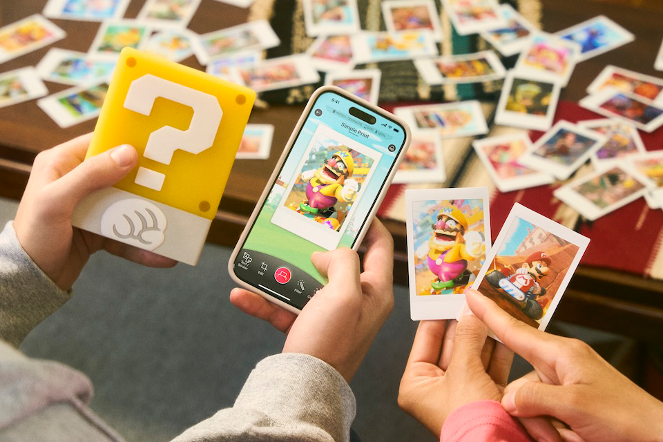 instax mini Link専用アプリの画面とチェキプリント