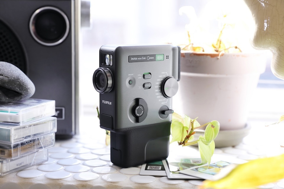 instax mini Evo Cinema™本体の写真